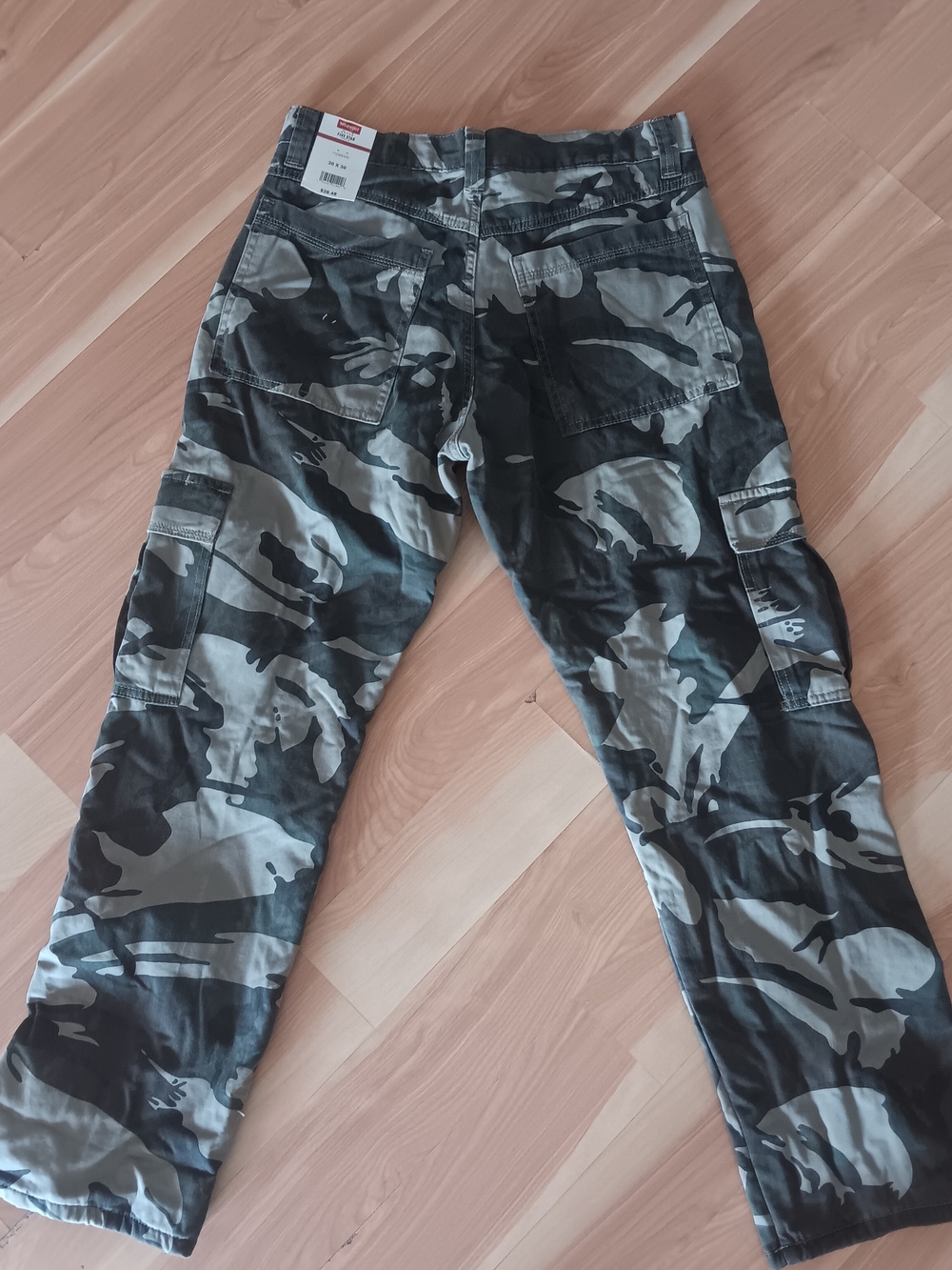 Wrangler Men's Relaxed Camo Cargo Jeans - Black & Gray